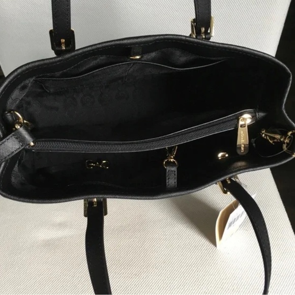 Michael Kors Jet Set Saffiano Leather Tote Bag
Yes Like new - Picture 4 of 14